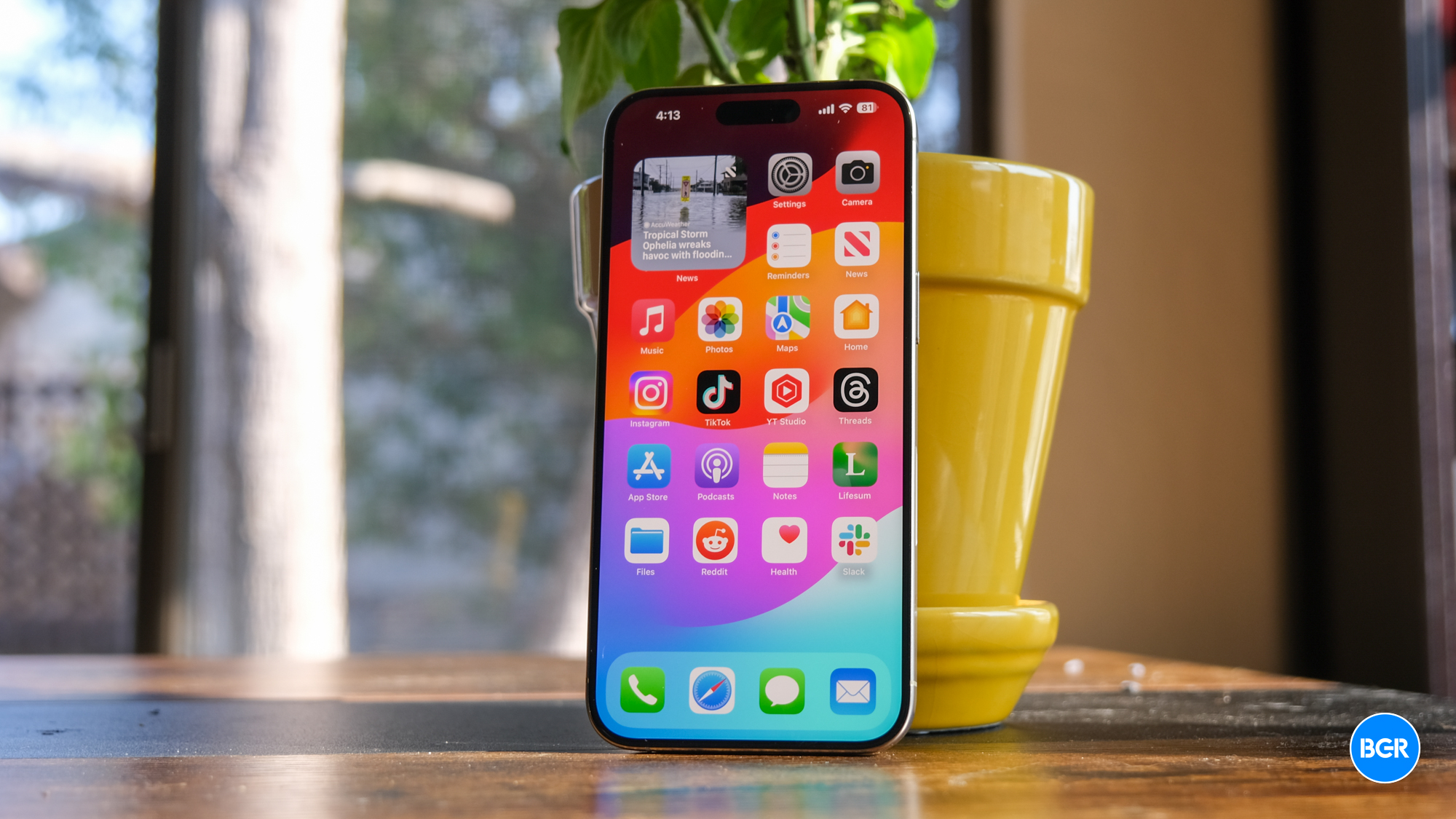 iOS 18’s Siri AI features might not be ready until 2025